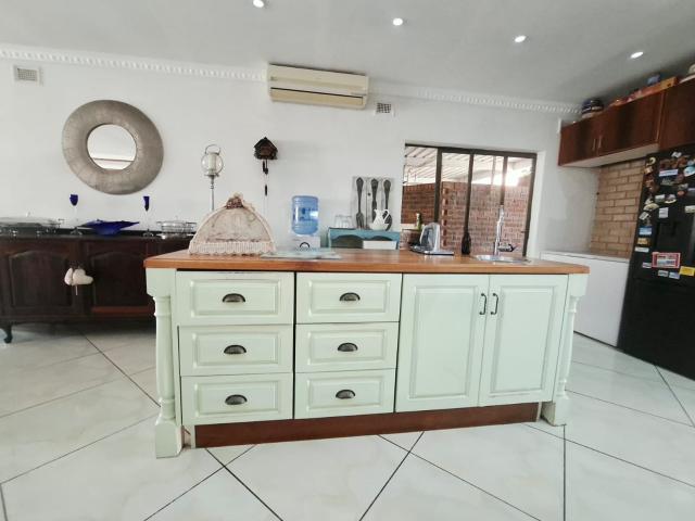 5 Bedroom House To Let in Amanzimtoti