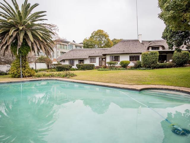5 Bedroom House To Let in Bryanston East