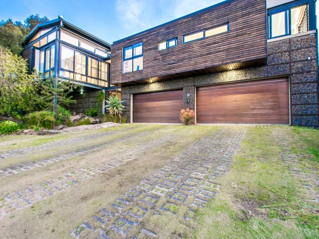 5 Bedroom House To Let in Helderfontein Estate