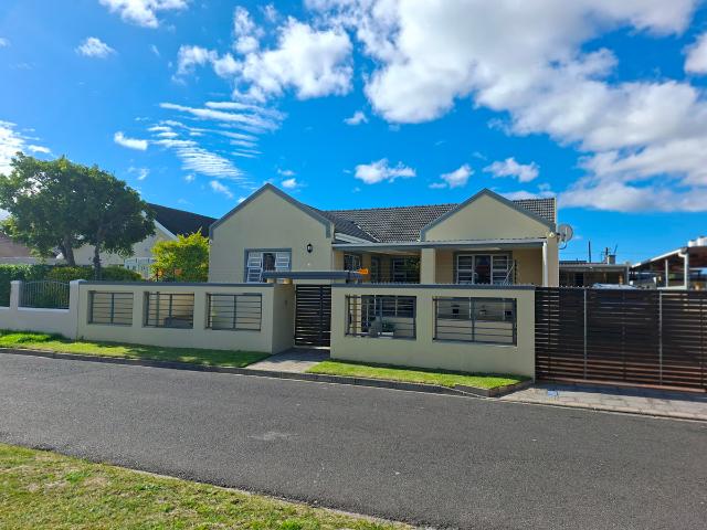 5 Bedroom House To Let in Retreat