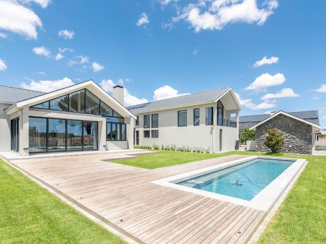 5 Bedroom House To Let in Val de Vie Estate