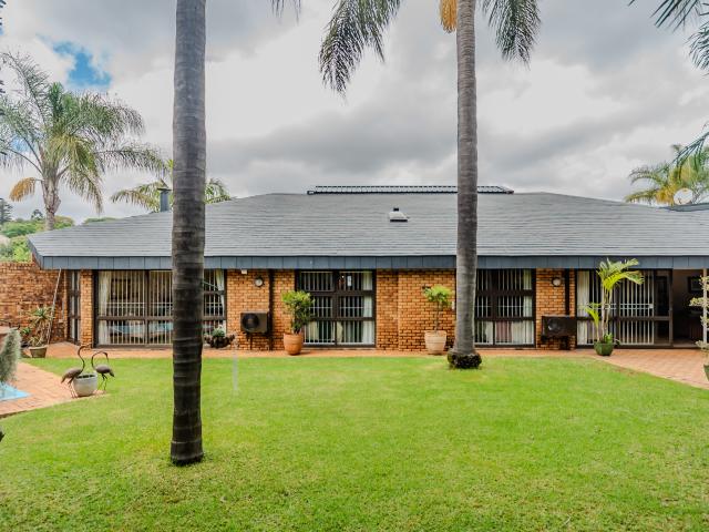 5 Bedroom House To Let in Waterkloof Ridge