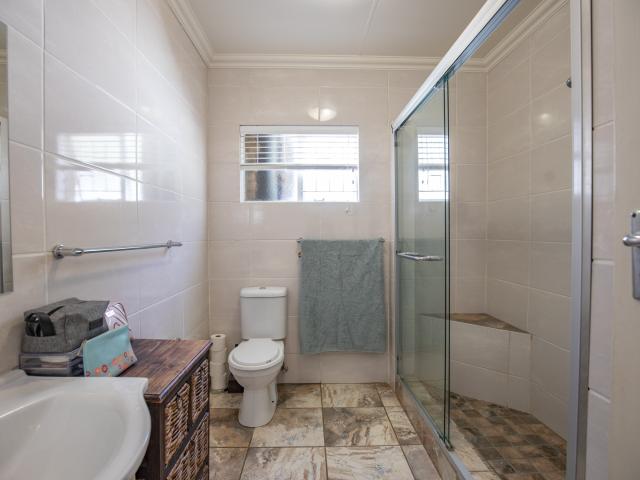 5 Bedroom House To Rent in Waterkloof Glen