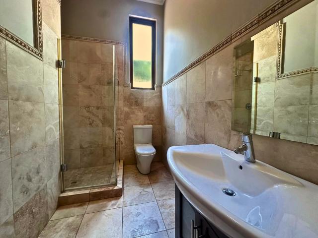 5 Bedroom House To Rent in Waterkloof