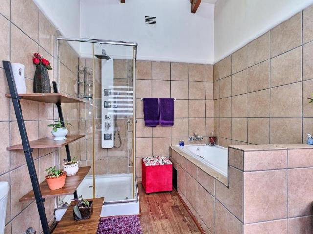 5 Bedroom House To Rent in Woodmead