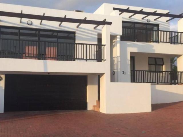 5 Bedroom house to rent in Bloubergstrand