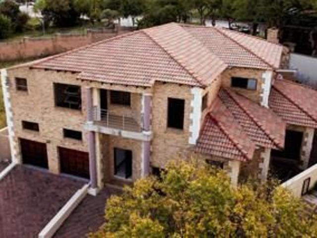 5 Bedroom House to Rent in Kyalami Glen Estate