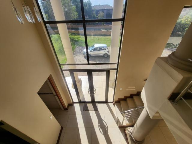 5 Bedroom House To Rent in Mooikloof