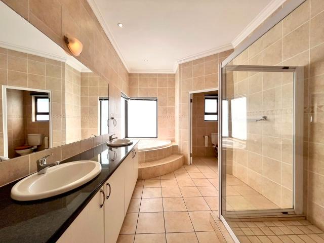 5 Bedroom House To Rent in Silver Lakes Golf Estate