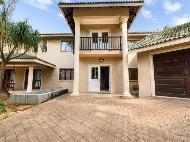 5 Bedroom House To Rent in Silver Lakes Golf Estate