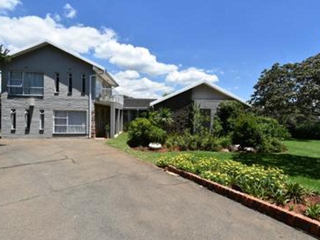 5 bedroom home on the market in noor.