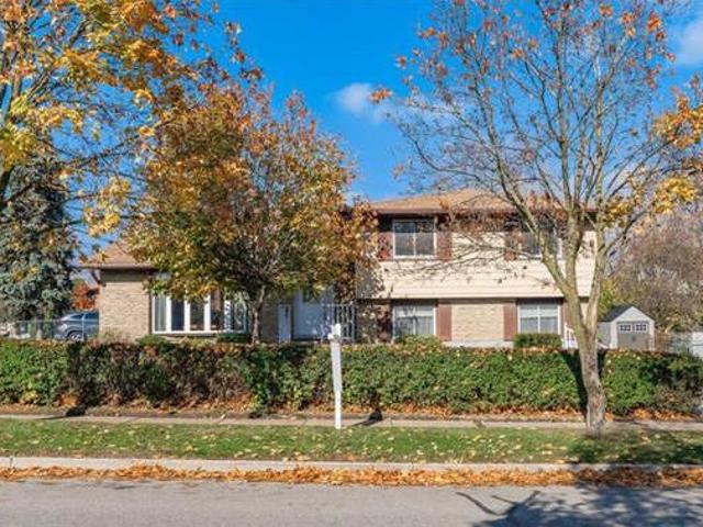 5 bedroom large family home available for rent now in Kitchener