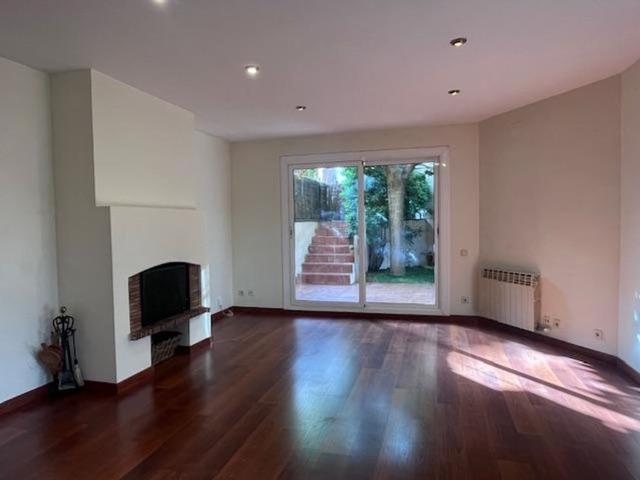5 bedroom luxury House for rent in Tiana, Spain