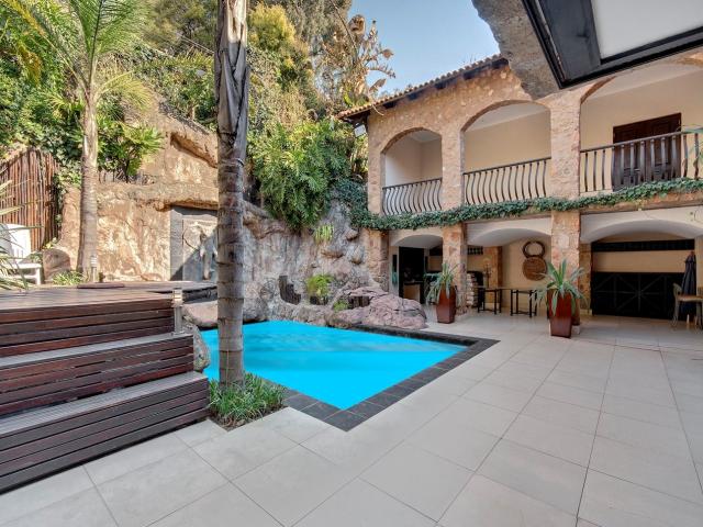 5 Bedroom Mansion/Villa in Houghton Estate