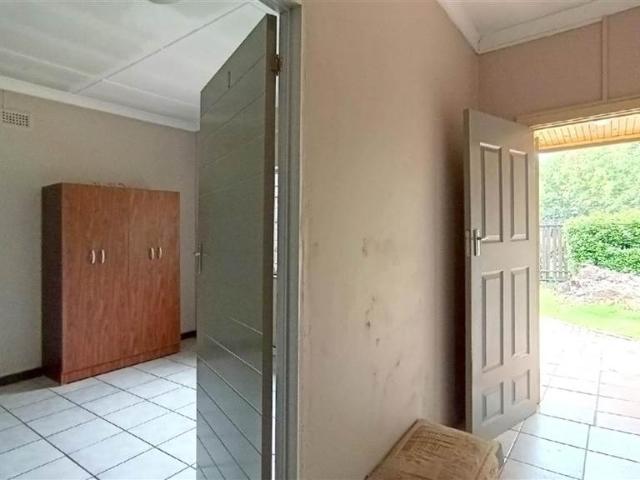 5 Bedroom Simplex in Hatfield