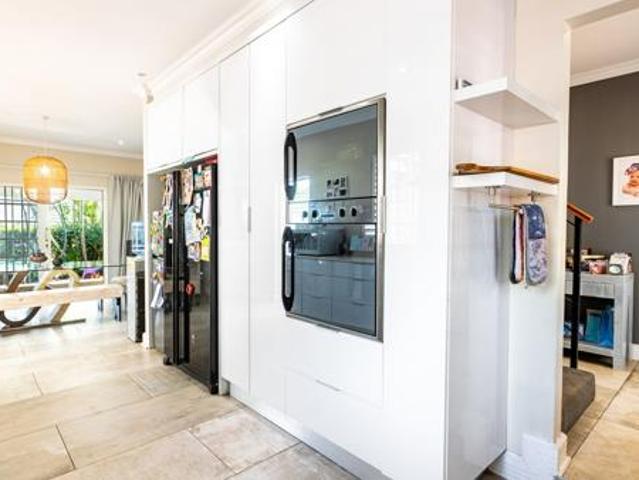 5 Bedroom Simplex in Mount Edgecombe Country Club Estate