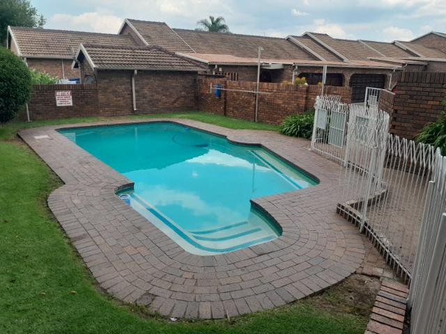 5 Bedroom Townhouse For Sale in Corlett Gardens