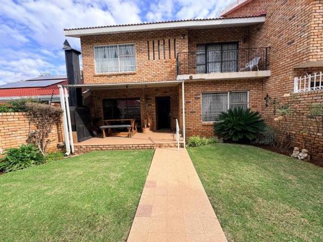 5 Bedroom Townhouse in Memorial Road Area