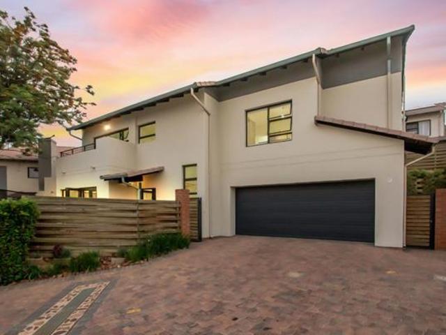5 Bedroom Townhouse in Amorosa