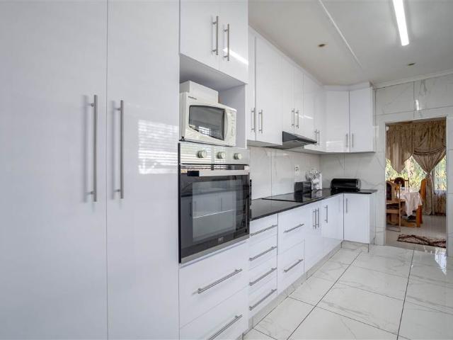 5 Bedroom Townhouse in Berea West