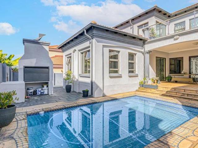 5 Bedroom Townhouse in Blue Valley Golf Estate