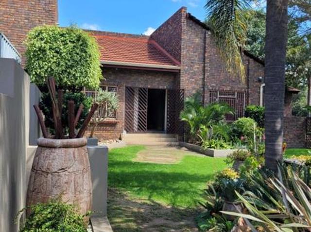 5 Bedroom Townhouse in Die Heuwel