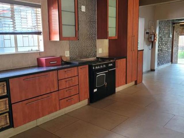 5 Bedroom Townhouse in Die Heuwel