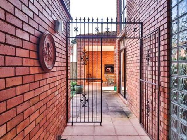 5 Bedroom Townhouse in Ferncliffe