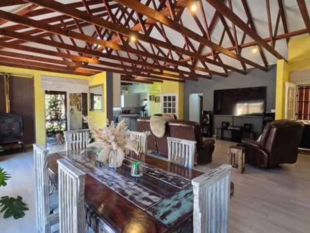 5 Bedroom Townhouse in Heidelberg Central