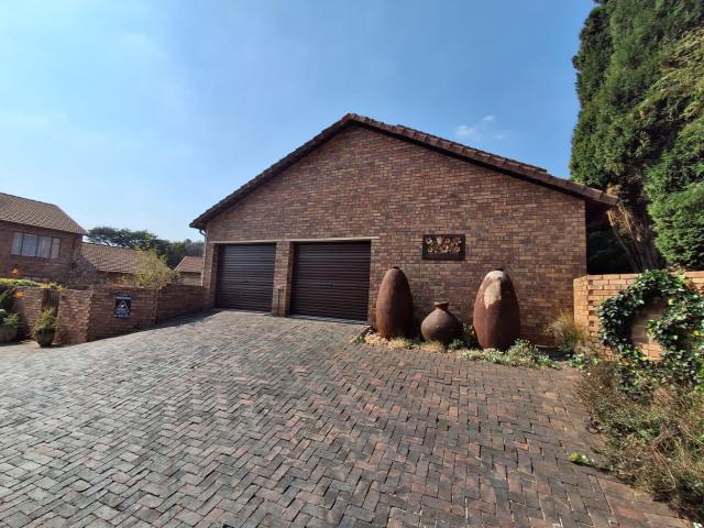 5 Bedroom Townhouse in Helderkruin