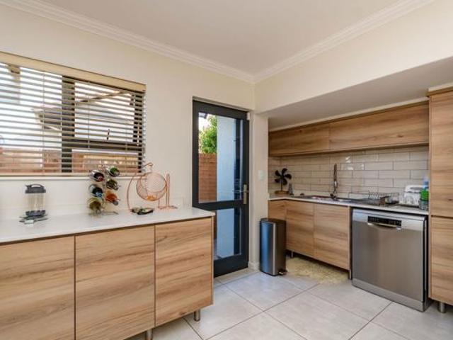 5 Bedroom Townhouse in Ruimsig