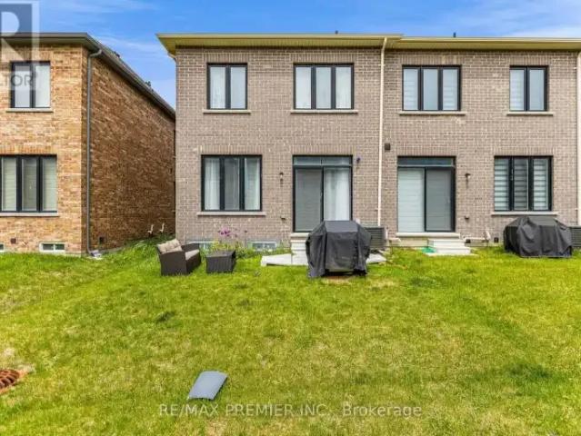 5 Bedroom Townhouse Vaughan ON 102701618