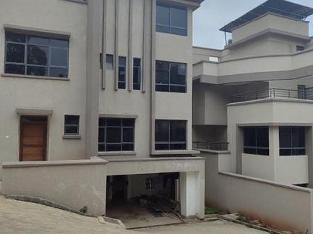 5 bedroom Villa Selling at Lavington