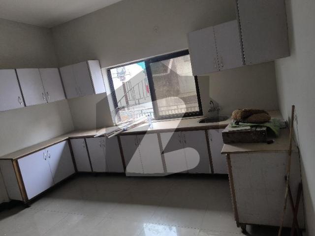 5 bedrooms and 5 bathrooms DD TV lounge kitchen G 9