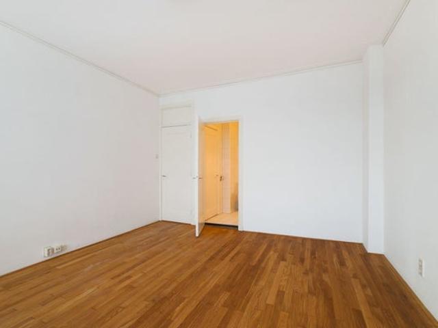 5 bedrooms Apartment Surface Area: 210m2 Unfurnished Available from: 2026 08 14