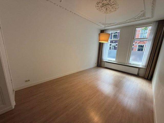 5 bedrooms Appartement Surface Area: 161m2