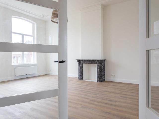 5 bedrooms Appartement Surface Area: 180m2
