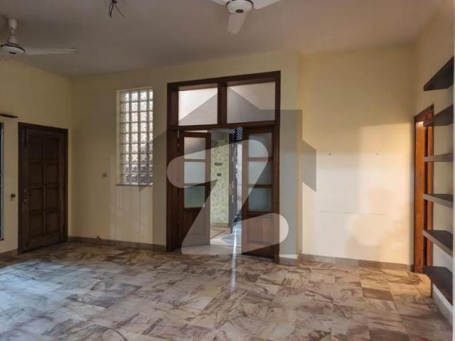 5 Bedrooms beautiful House for Rent in F11 F 11