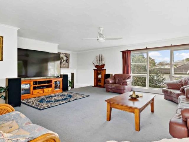 5 bedrooms Beautiful Spacious Home