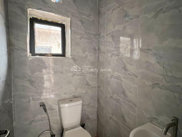 5 Bedrooms Detached Duplex