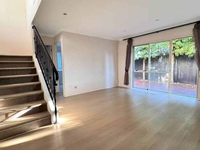 5 bedrooms family home in Flat Bush