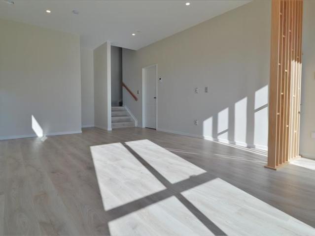 5 Bedrooms Family home in Flat Bush