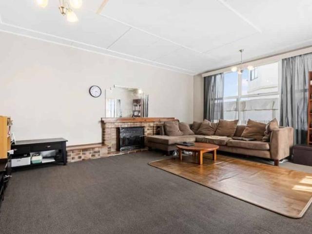 5 bedrooms house in Mt Roskill