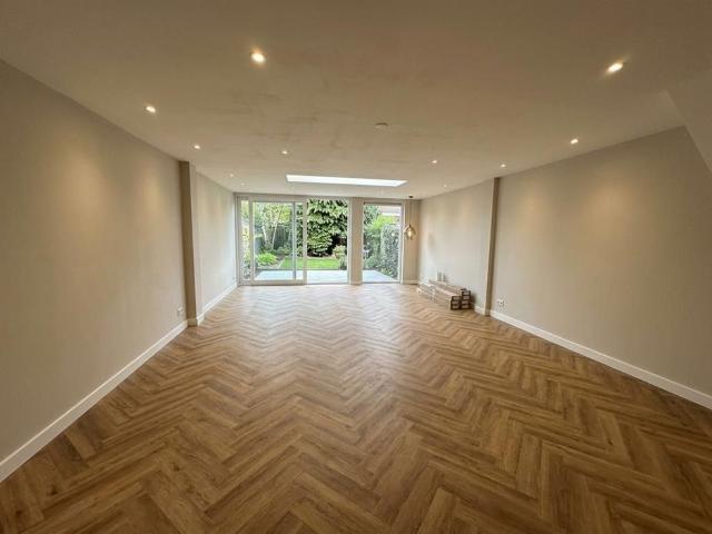 5 bedrooms House Surface Area: 185m2 Unfurnished