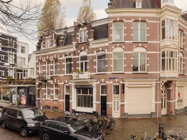 5 bedrooms House Surface Area: 228m2 Furnished