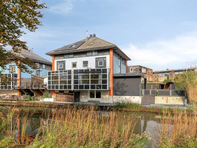 5 bedrooms Surface Area: 260m2