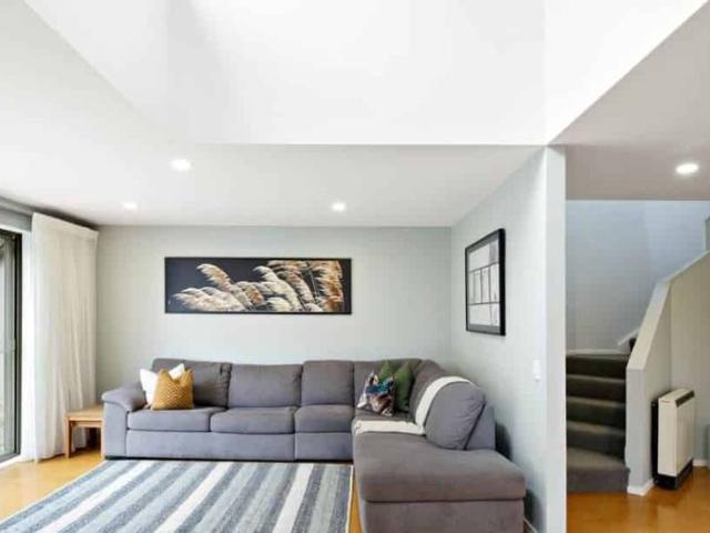 5 bedrooms 2 bathrooms