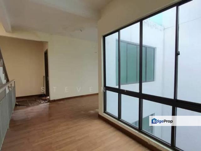 5 Bedrooms 3 storey Terraced House Shah Alam, Selangor