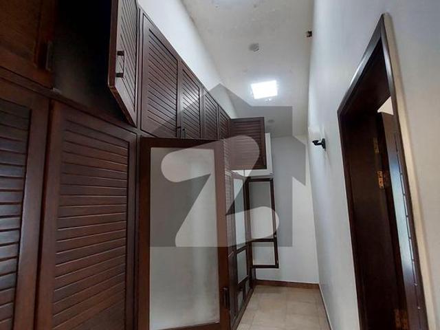 5 bedrooms 500 yards bungalow on prime loacation of phase 5 dha phase 5