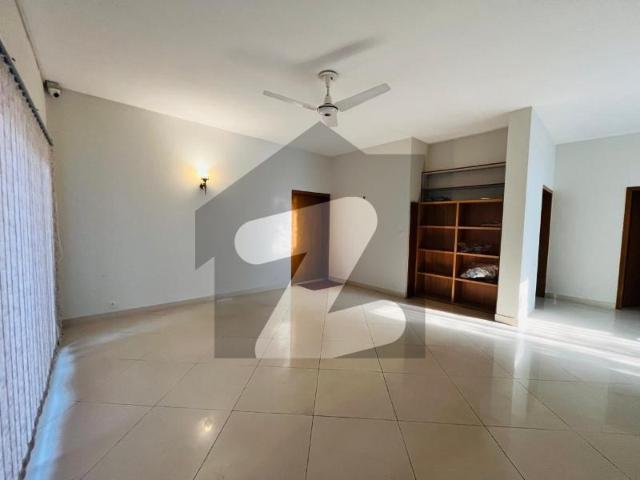 5 Bedrooms 6 Bathrooms G 6